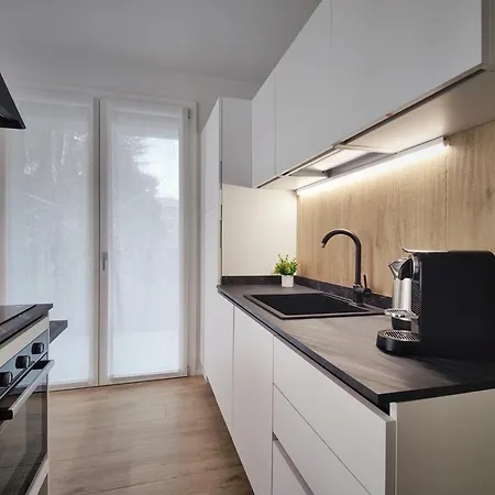 Longuelo Living One - Business Elegance & Hospital Apartment