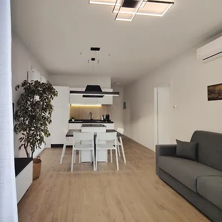 Longuelo Living One - Business Elegance & Hospital Apartment