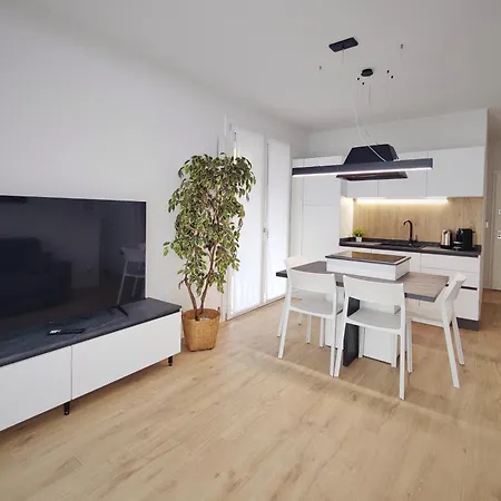 Apartment Longuelo Living One - Business Elegance & Hospital