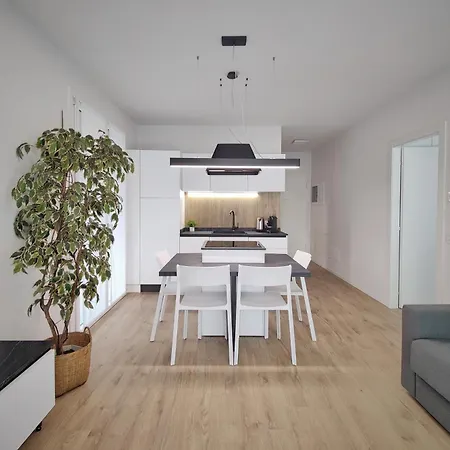 Apartment Longuelo Living One - Business Elegance & Hospital