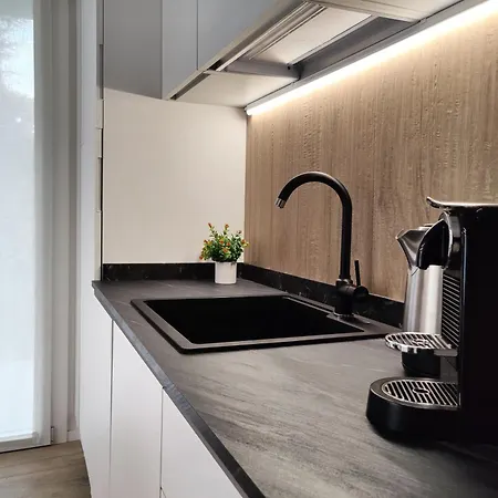 Longuelo Living One - Business Elegance & Hospital Apartment *